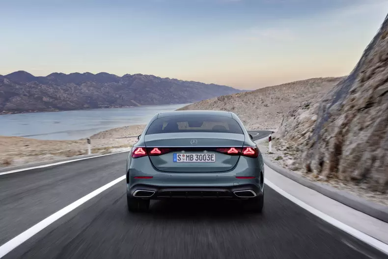 Mercedes Clasa E 2024 009