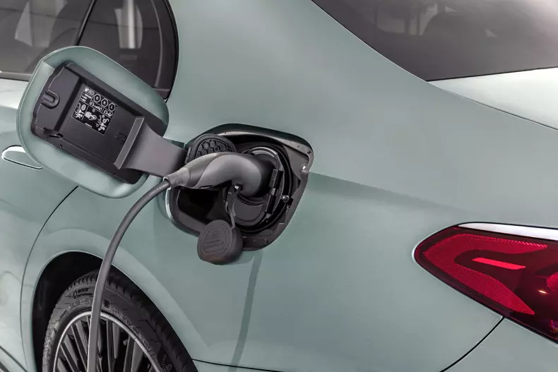 Mercedes Clasa E 2024 011