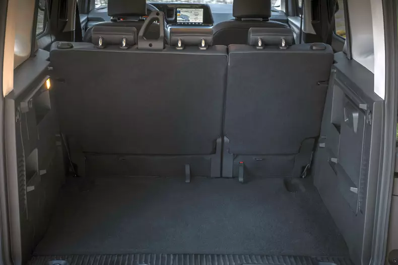 Ford E-Tourneo Courier 015