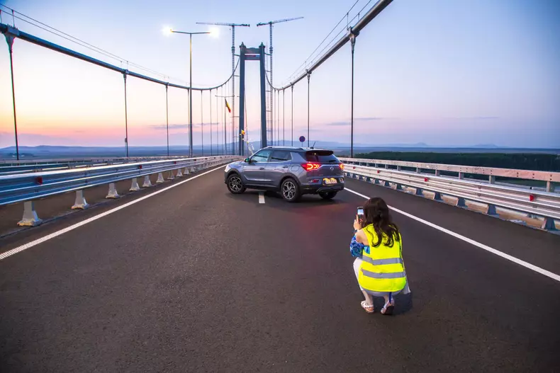 Oana si SsangYong Korando low res 007