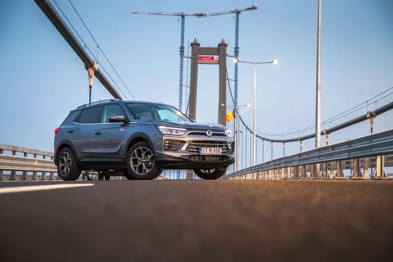 Oana si SsangYong Korando low res 013