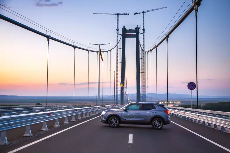 Oana si SsangYong Korando low res 014