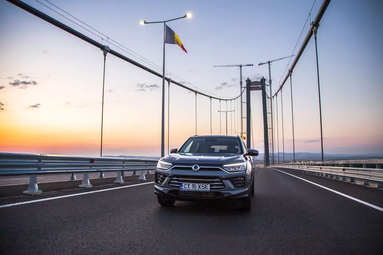 Oana si SsangYong Korando low res 028