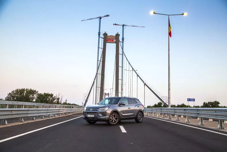 Oana si SsangYong Korando low res 039