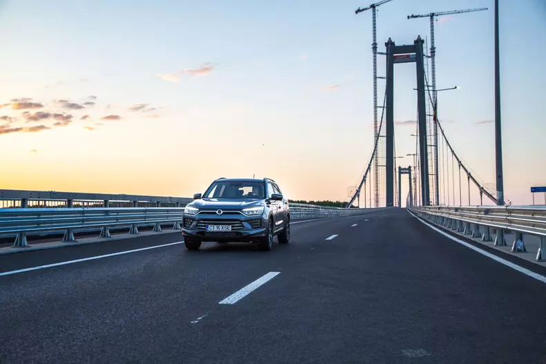 Oana si SsangYong Korando low res 055