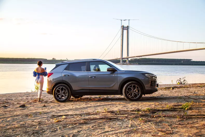 Oana si SsangYong Korando low res 066