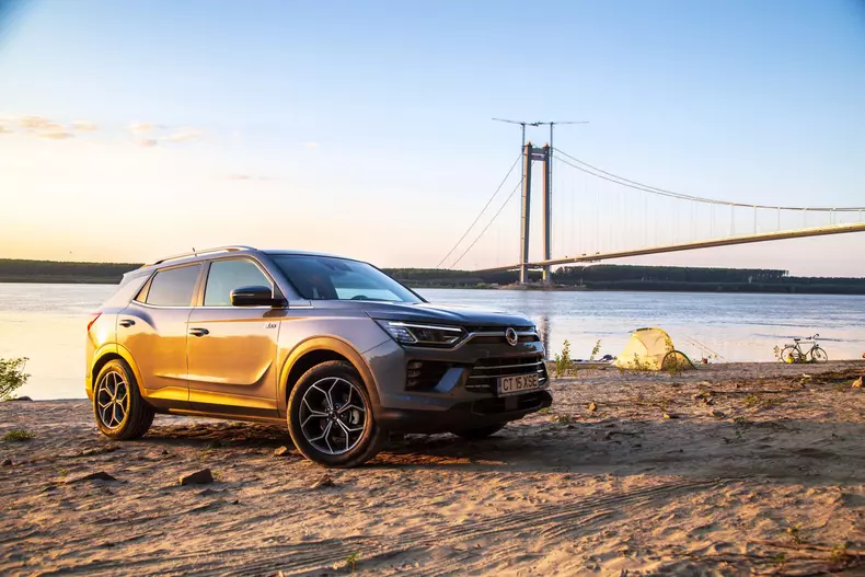 Oana si SsangYong Korando low res 068