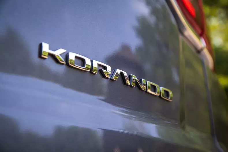 Oana si SsangYong Korando low res 086