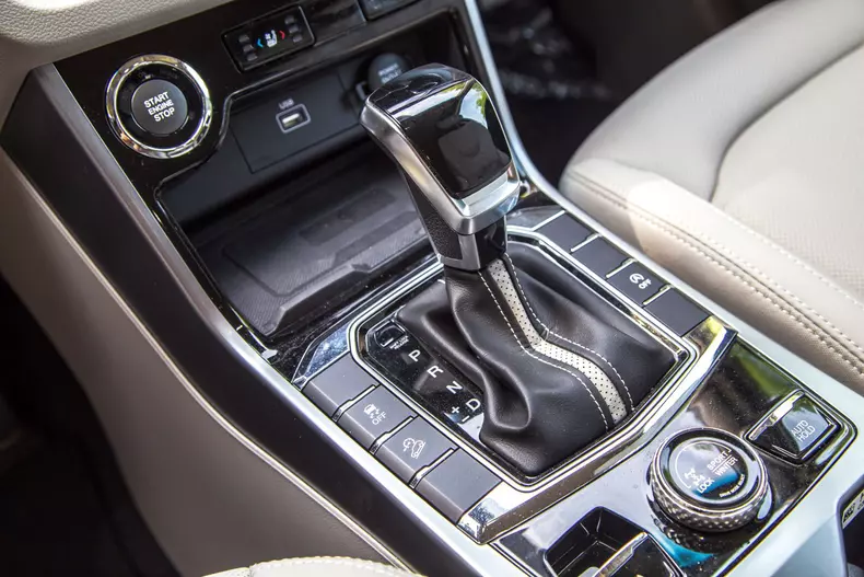 Oana si SsangYong Korando low res 098