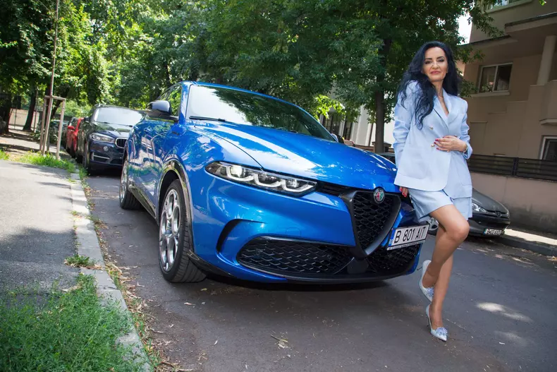 Raluca si Alfa Romeo Tonale low res 001