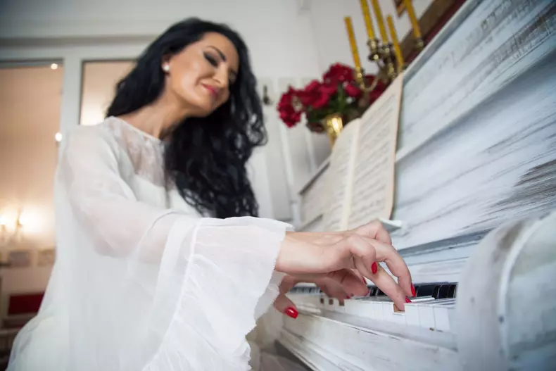 Raluca si Alfa Romeo Tonale low res 008