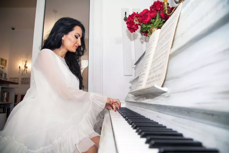 Raluca si Alfa Romeo Tonale low res 009