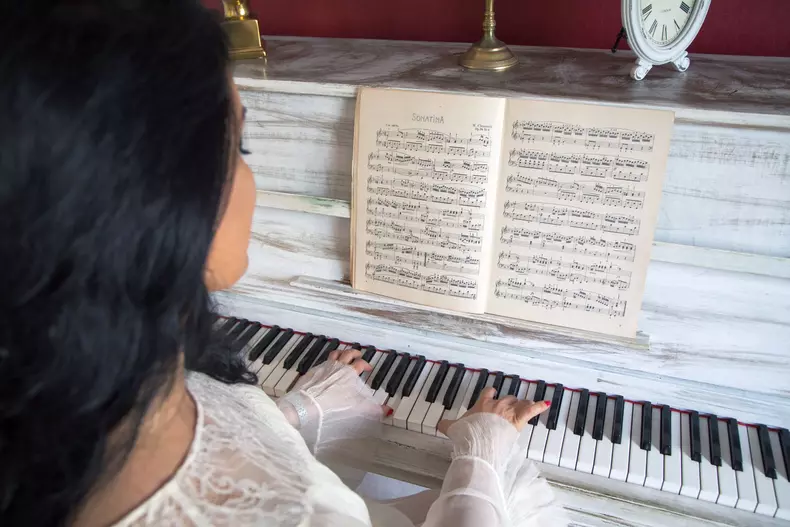 Raluca si Alfa Romeo Tonale low res 012