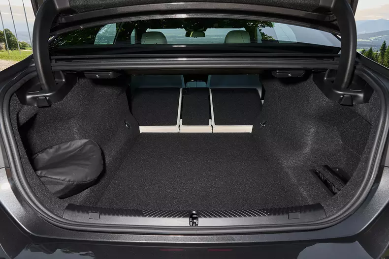 P90524327_highRes_the-new-bmw-530e-sop