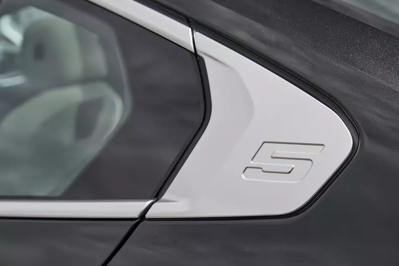 P90524331_highRes_the-new-bmw-530e-sop