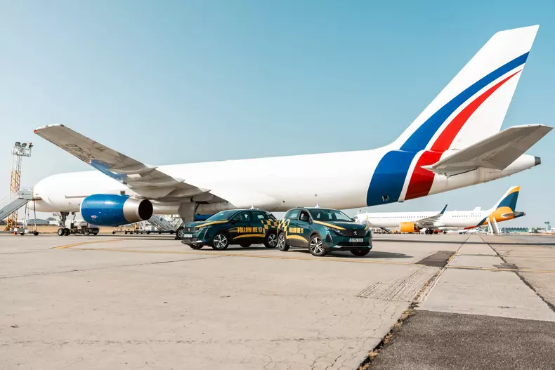 Peugeot X Aeroportul Henru Coanda 008