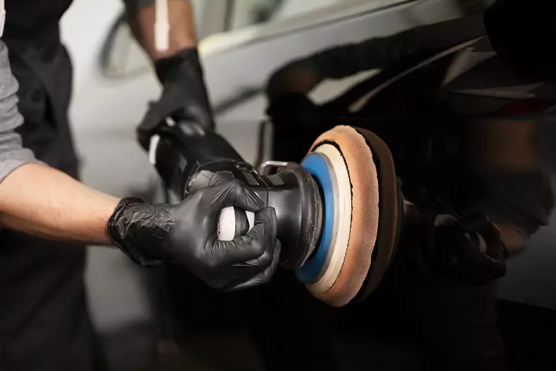 Auto-bild_polish-auto-i-ingrijire-cum-sa-i-men-ii-ma-ina-stralucitoare-cu-ajutorul-produselor-profesionale COVER