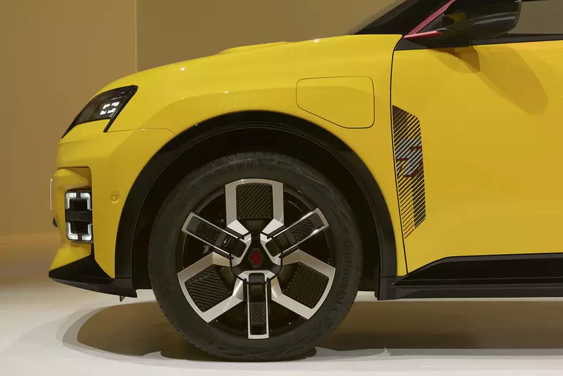 Renault R5 – Iconic Jaune