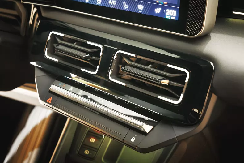 Renault R5 – Iconic Jaune