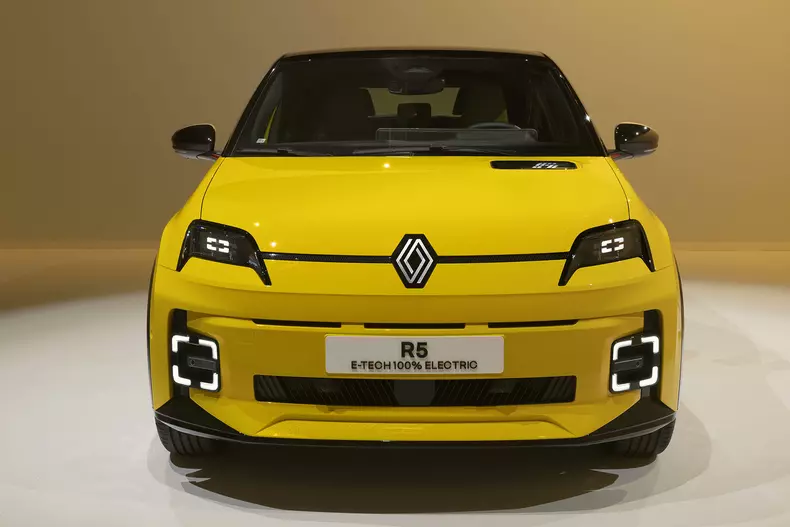 Renault R5 – Iconic Jaune
