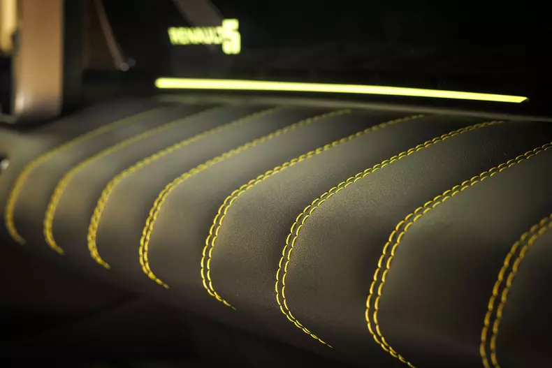 Renault R5 – Iconic Jaune