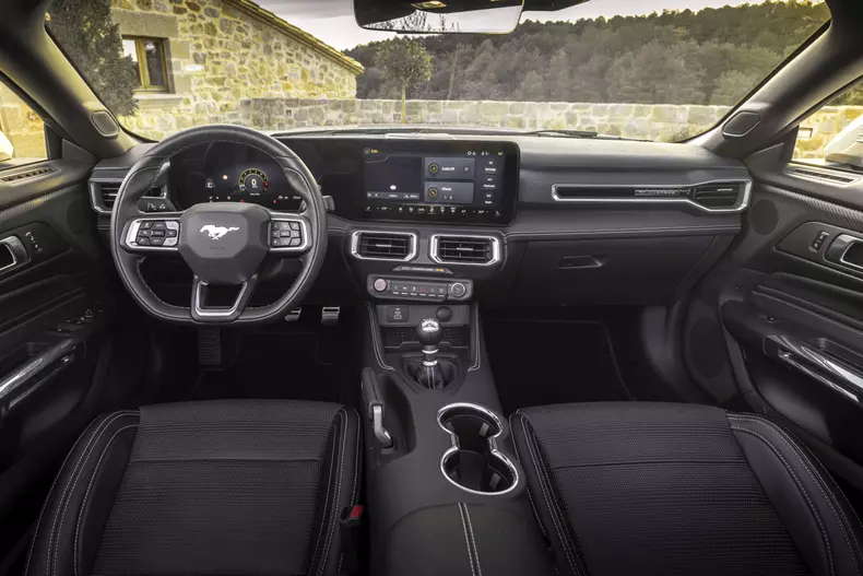 Ford Mustang 2024 003