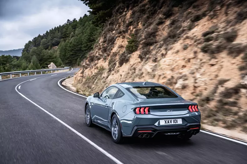 Ford Mustang 2024 009