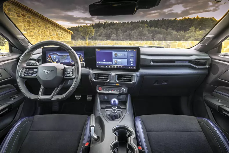 Ford Mustang 2024 013