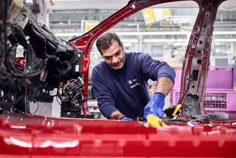 P90530972_highRes_production-of-new-bm