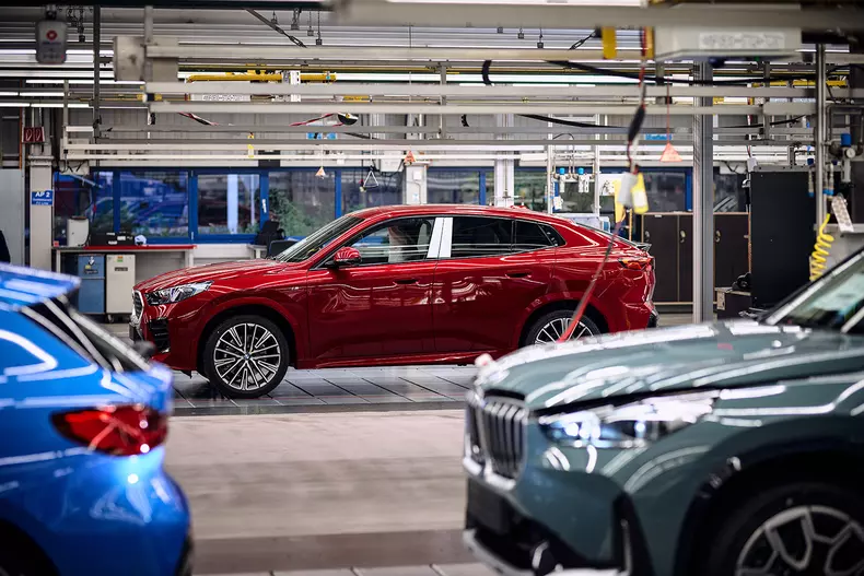 P90530984_highRes_production-of-new-bm