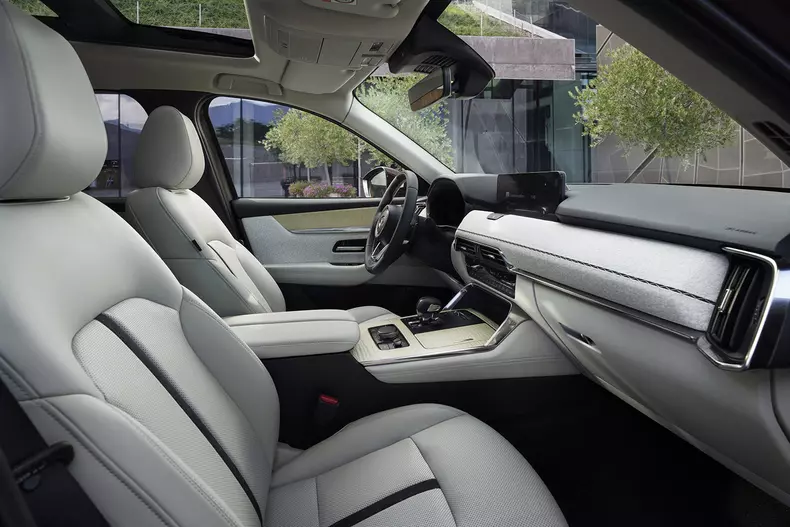 2024_mazda_cx-80_ar_int_02