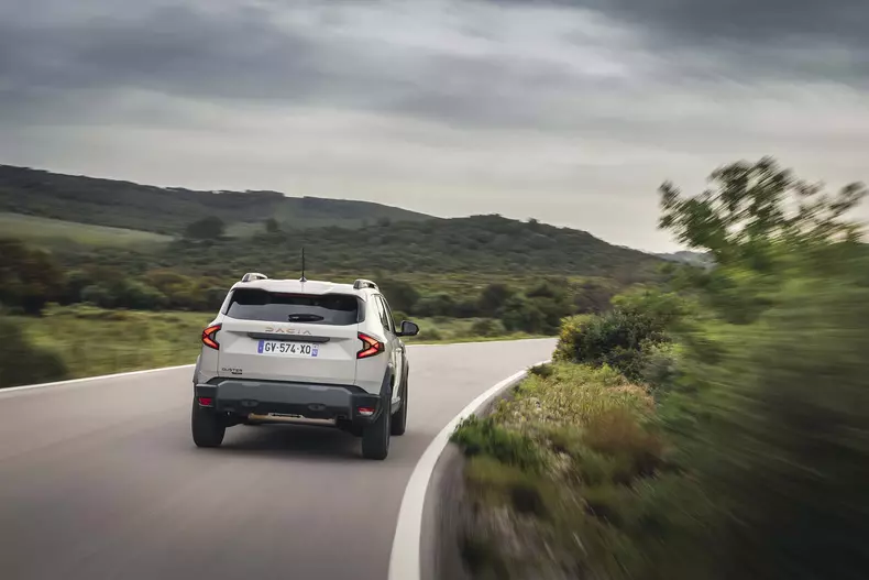 Dacia-Duster-Hybrid-009