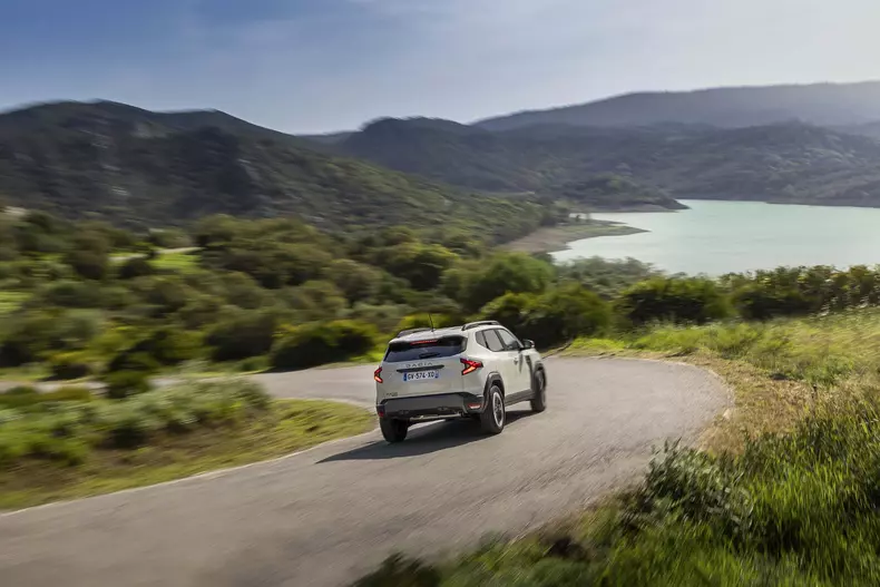 Dacia-Duster-Hybrid-012