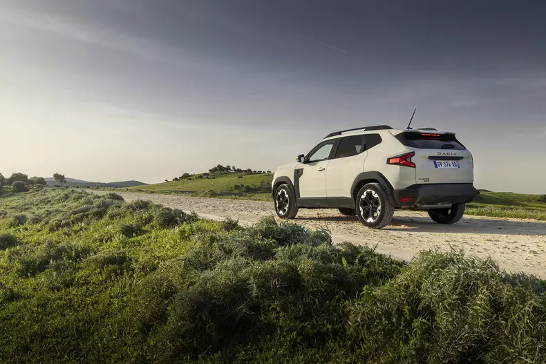 Dacia-Duster-Hybrid-031