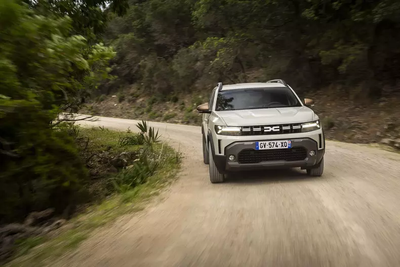 Dacia-Duster-Hybrid-033