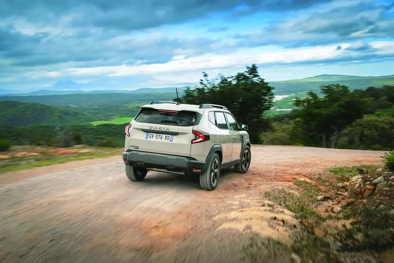 Dacia-Duster-Hybrid-035