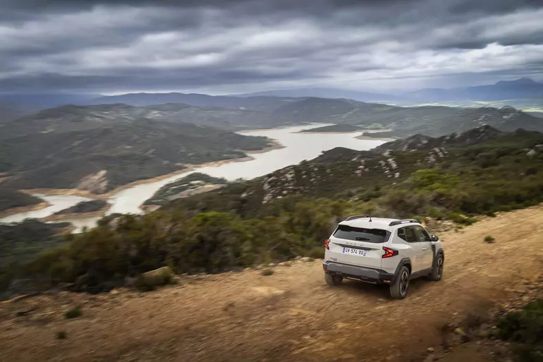 Dacia-Duster-Hybrid-047