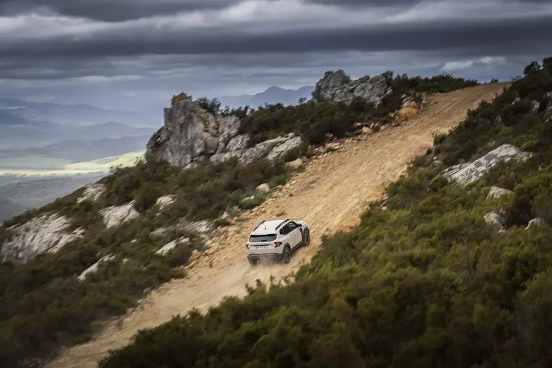 Dacia-Duster-Hybrid-048