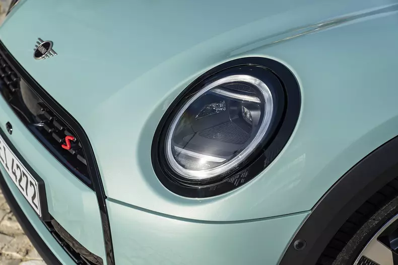 P90542441_highRes_mini-cooper-s-04-202