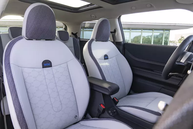 P90542451_highRes_mini-cooper-s-04-202