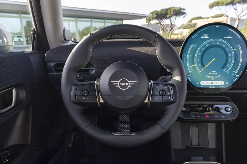 P90542453_highRes_mini-cooper-s-04-202