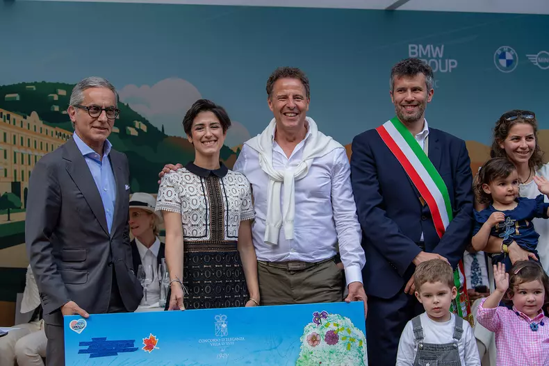 web_P90551842_highRes_donation-for-the-loc