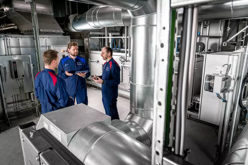 P90549163_highRes_electrically-operate