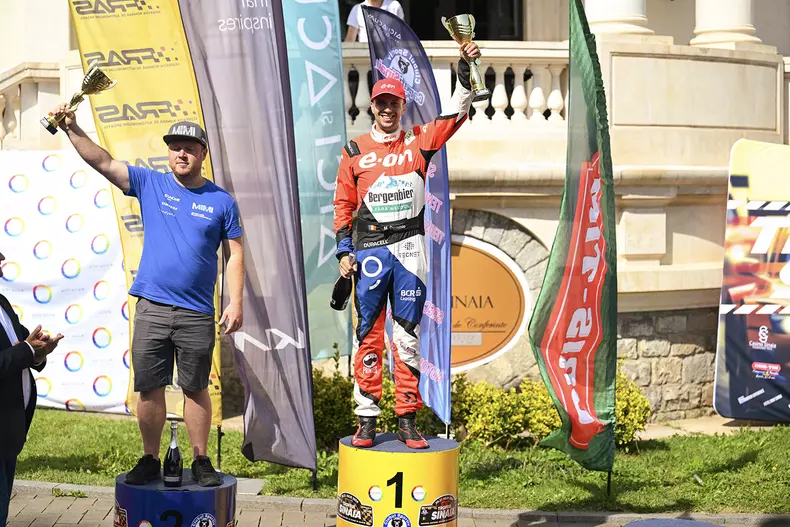 P90562472_highRes_racing-mimi-at-trofe