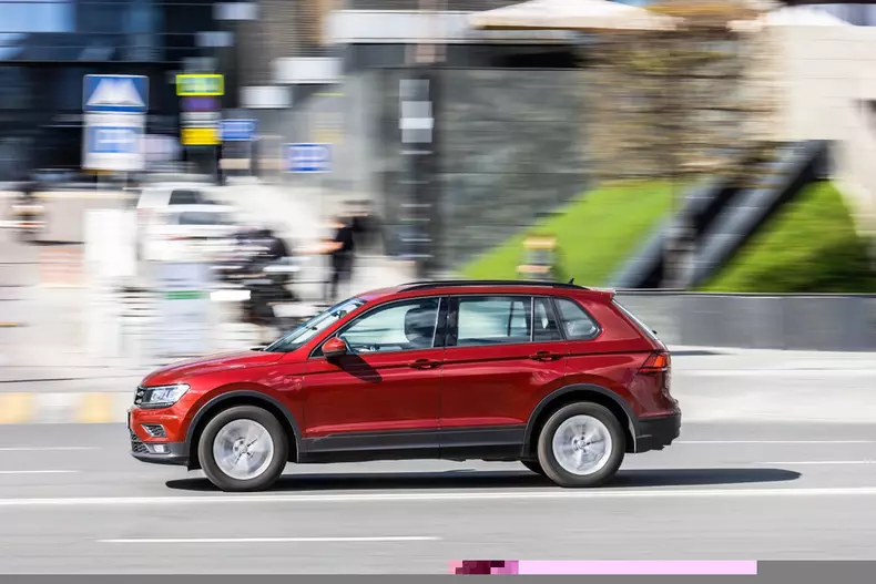 Moscow,,Russia,-,April,2023:,Fast,Moving,Volkswagen,Tiguan,On