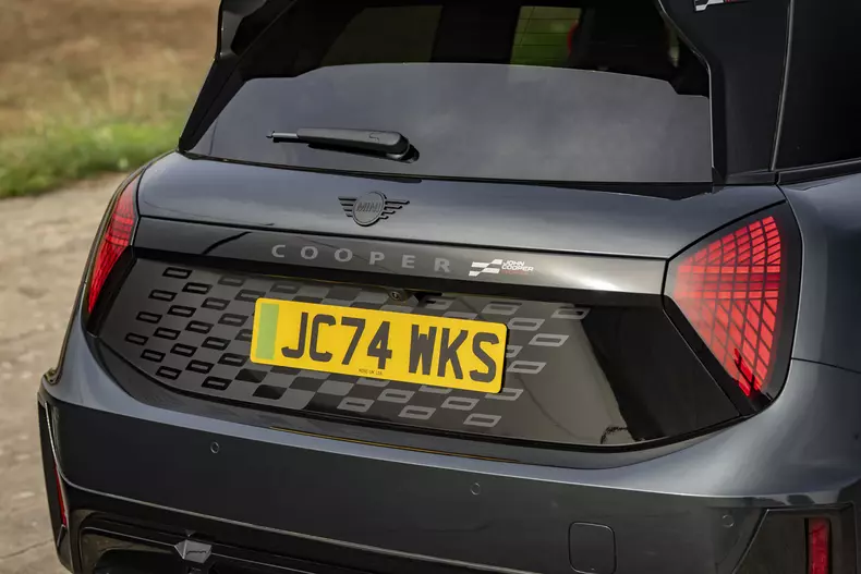 P90571683_highRes_the-mini-john-cooper