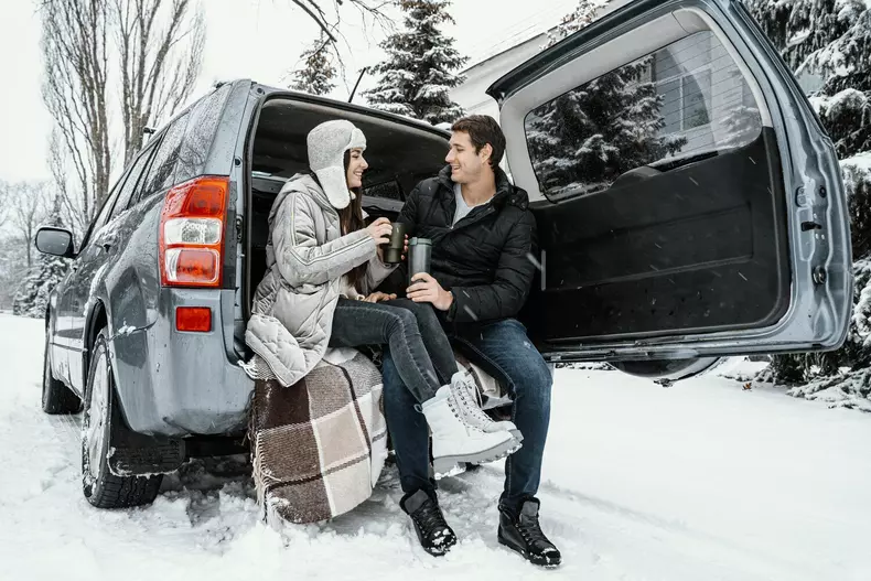 rsz_smiley-couple-having-warm-drink-car-s-trunk-while-road-trip