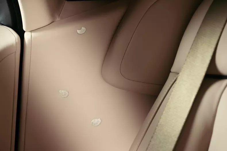 P90593878_highRes_rolls-royce-presents