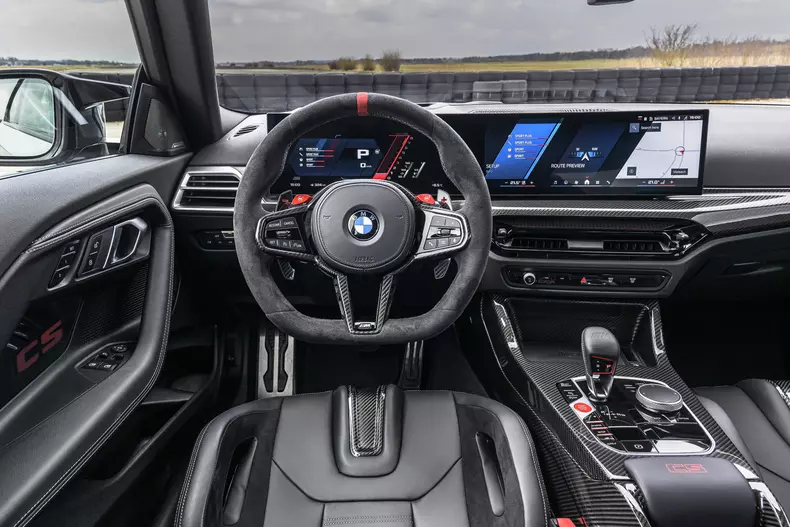 P90600892_highRes_the-new-bmw-m2-cs