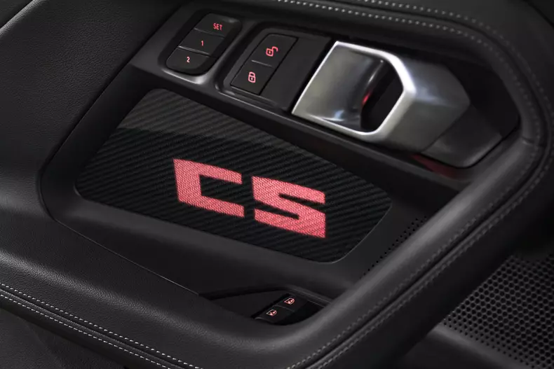 P90600898_highRes_the-new-bmw-m2-cs